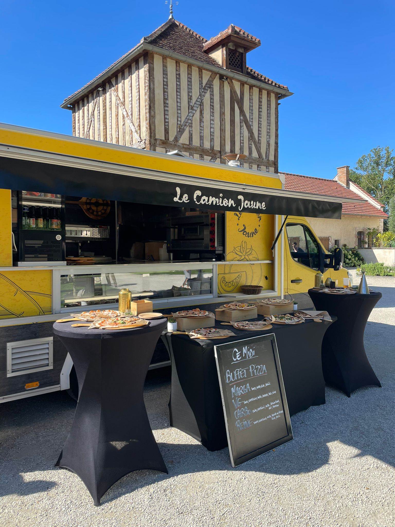 Buffet pizzas du Camion Jaune